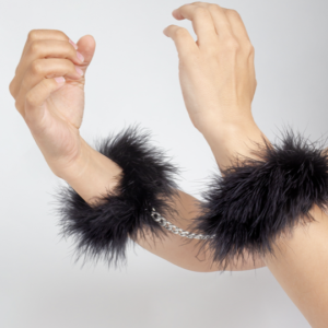كلبشات الريش/Feather handcuffs
